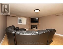 106 CHRISTIANS COURT - 24