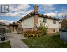 106 CHRISTIANS COURT - 39