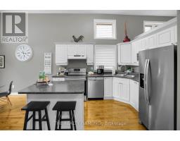 1689 BAYSWATER CRESCENT - 11