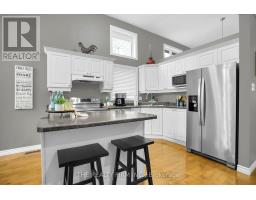 1689 BAYSWATER CRESCENT - 12