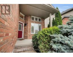 1689 BAYSWATER CRESCENT - 4
