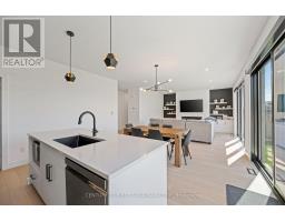 5 HARTLAND CIRCLE - 14