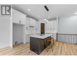 32 BRISCOE CRESCENT - 17