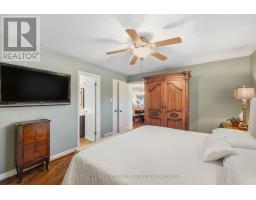 56 - 50 FIDDLERS GREEN ROAD - 35