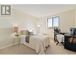 502 - 75 HUXLEY STREET - 32