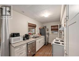 629 VICTORIA STREET - 12