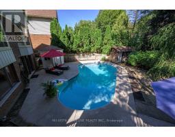 50 MERIDENE CRESCENT E - 10