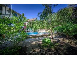 50 MERIDENE CRESCENT E - 16