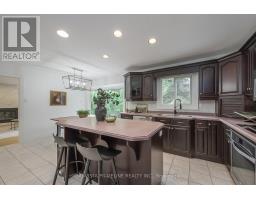 50 MERIDENE CRESCENT E - 27