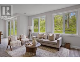 72 THE PROMENADE - 7