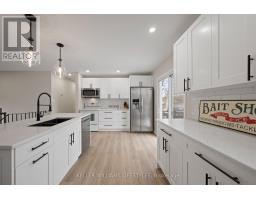 18 HAWTHORN CRESCENT - 11