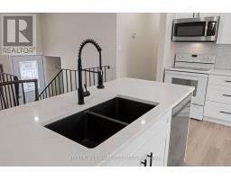 18 HAWTHORN CRESCENT - 12