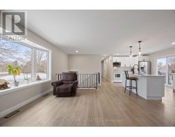 18 HAWTHORN CRESCENT - 16