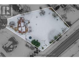 18 HAWTHORN CRESCENT - 2