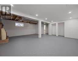 18 HAWTHORN CRESCENT - 27