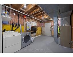 18 HAWTHORN CRESCENT - 31