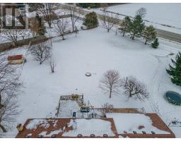 18 HAWTHORN CRESCENT - 39