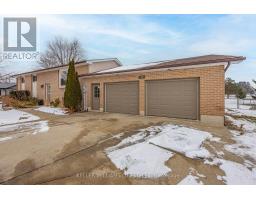 18 HAWTHORN CRESCENT - 4