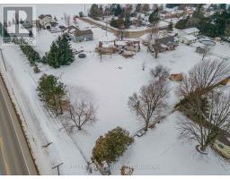 18 HAWTHORN CRESCENT - 40