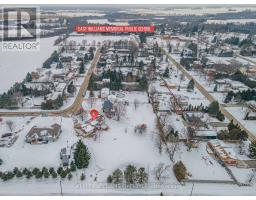 18 HAWTHORN CRESCENT - 41