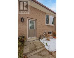 18 HAWTHORN CRESCENT - 5