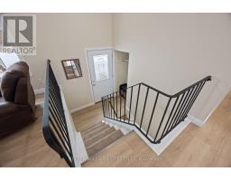 18 HAWTHORN CRESCENT - 6