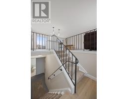 18 HAWTHORN CRESCENT - 8