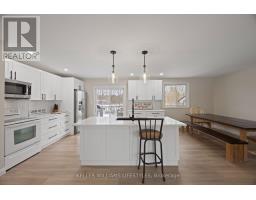 18 HAWTHORN CRESCENT - 9