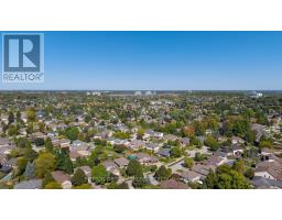 15 MARCUS CRESCENT - 38