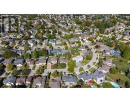 15 MARCUS CRESCENT - 39