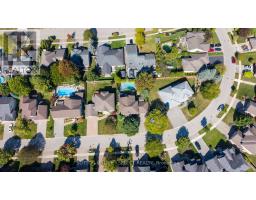 15 MARCUS CRESCENT - 40