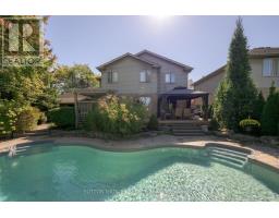 15 MARCUS CRESCENT - 42