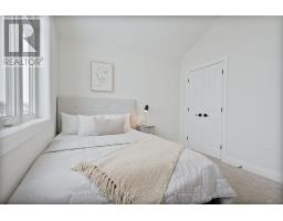 64 POSTMA CRESCENT - 19