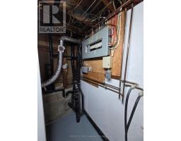 93 CAYUGA CRESCENT - 19