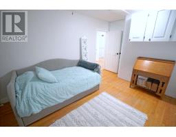 7 METAMORA CRESCENT - 28