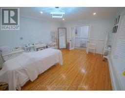 7 METAMORA CRESCENT - 9