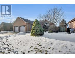 24 PARKVIEW CRESCENT - 2