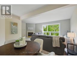 82 - 1990 WAVELL STREET - 11