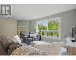 82 - 1990 WAVELL STREET - 12