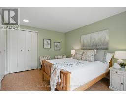 82 - 1990 WAVELL STREET - 23