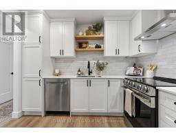 47 - 30 CLARENDON CRESCENT - 11