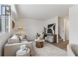 47 - 30 CLARENDON CRESCENT - 18