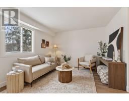 47 - 30 CLARENDON CRESCENT - 19