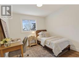 47 - 30 CLARENDON CRESCENT - 28