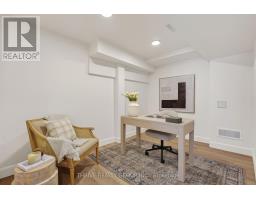 47 - 30 CLARENDON CRESCENT - 37