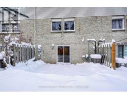 47 - 30 CLARENDON CRESCENT - 43