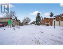 47 - 30 CLARENDON CRESCENT - 45