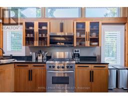 42 LAKESIDE CIRCLE - 14