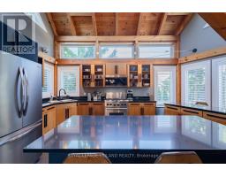 42 LAKESIDE CIRCLE - 15