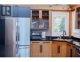 42 LAKESIDE CIRCLE - 19